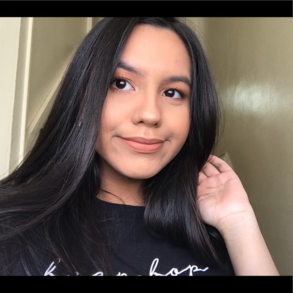 Meet your Posher, Yessenia